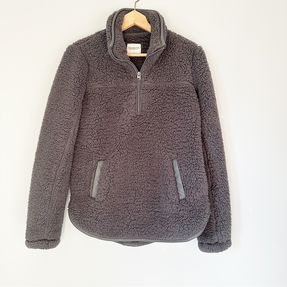 - Abercrombie & Fitch 1/4 Quarter Zip Fleece Pullover
